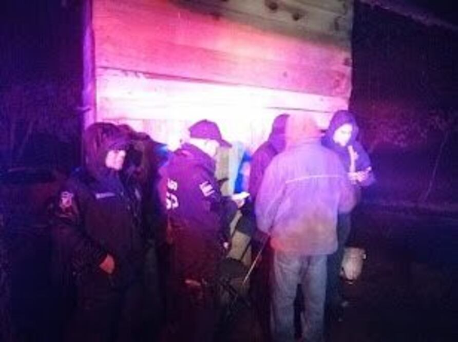 Luego del reporte de que unos paseantes se hallaban extraviados en el bosque del Municipio El Chico, elementos policiacos implementaron brigadas de búsqueda de las personas durante la noch I Foto: especial