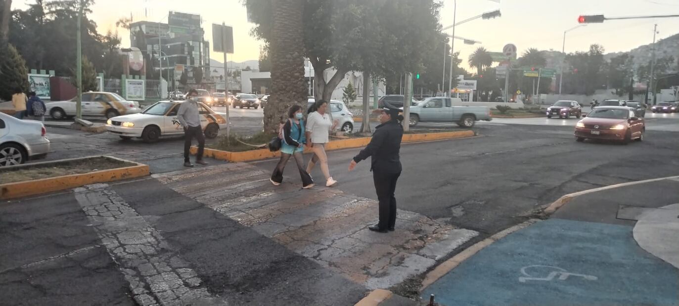 Semáforos fuera de servicio en glorieta Insurgentes, Pachuca | Foto: Especial