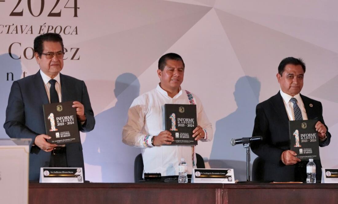 Sesión solemne del Tribunal Electoral del Estado de Hidalgo durante la cual el magistrado presidente del TEEH Leodegario Hernández rinde su primer informe de labores I foto: Luis Soriano