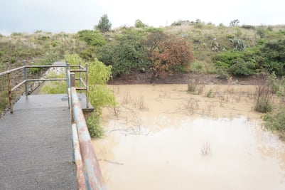 Monitorean presas y zonas de riesgo en Santiago Tulantepec para prevenir inundaciones