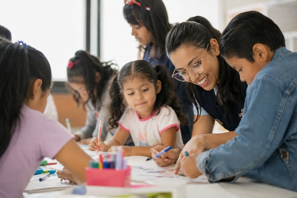 ¡Vacaciones con aprendizaje y diversión! Imagen generada con IA