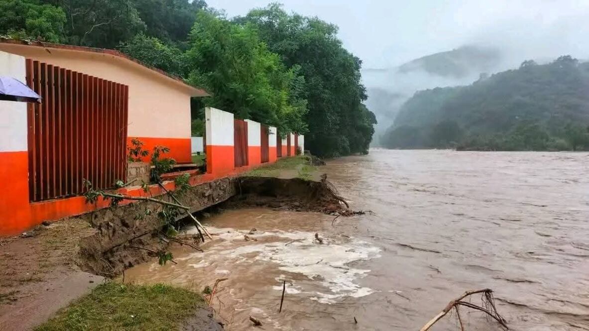 Más de 172 mil estudiantes fueron afectados por las lluvias Foto: Especial