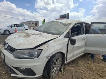 Volcadura en la México-Pachuca deja dos lesionados en Acayuca