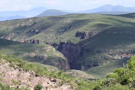 Nuevo mirador abre ruta entre cañones y fósiles en Zimapán