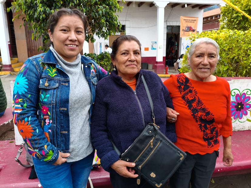 María de los Ángeles Licona San Juan, bordadora que en 2024 colaboró en la colección Resort 25 de la marca Carolina Herrera, formó parte en las actividades del Encuentro Nacional de Bordadoras y Bordadoras I Foto: Especial