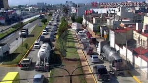 Caos vial persiste en accesos a Pachuca pese al fin de la hora pico