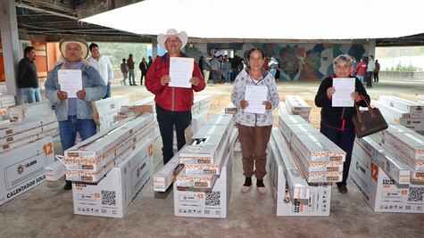 Apoya Sedeco con calentadores solares a familias hidalguenses