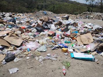 Tiradero de Atlapexco sigue sin ser saneado tras incendio