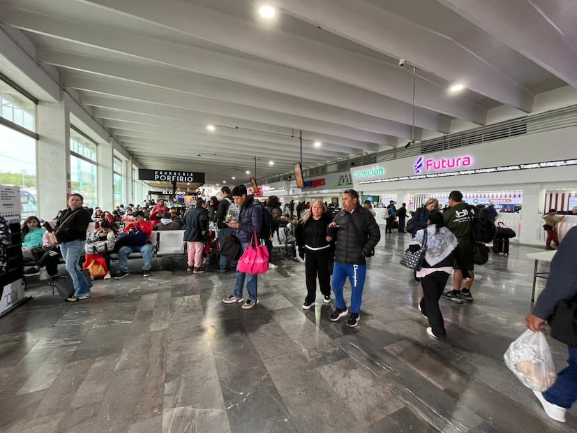 Suspenden corridas desde la Central de Autobuses de Pachuca por bloqueos y quema de vehículos | Foto: Ricardo Calleja