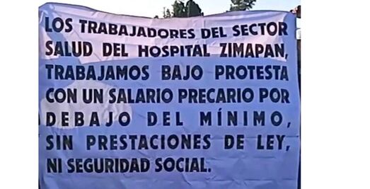 Trabajadores del Hospital de Zimapán bloquean carretera para exigir salarios dignos