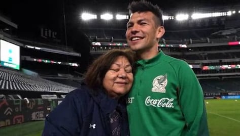 Chucky Lozano cumple sueño de fan que perderá la vista