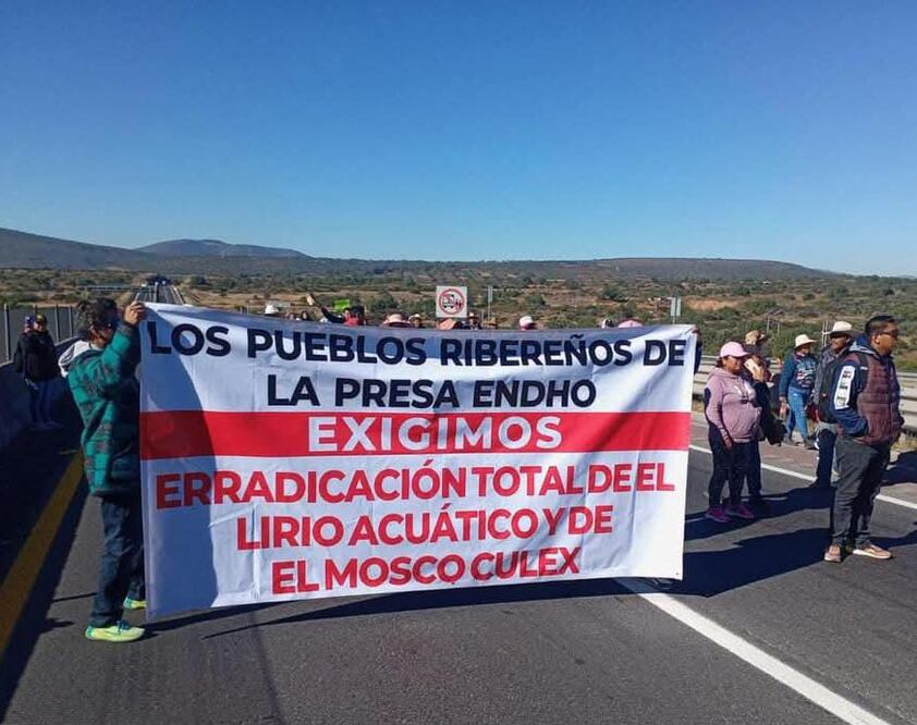Pobladores de Tepetitlán, de localidades cercanas a la presa Endho se manifiestan y cierra Arco Norte I Foto: Especial