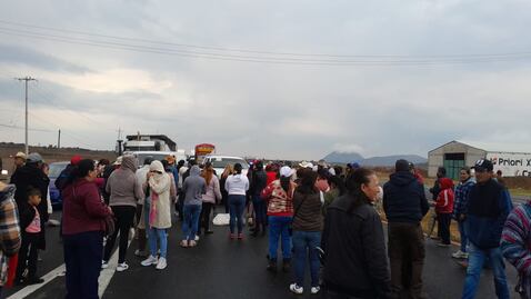 Se extiende manifestación por falta de agua a dos carreteras federales