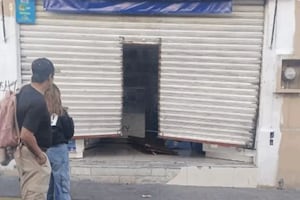 Roban tienda de telefonía celular en pleno centro de Pachuca