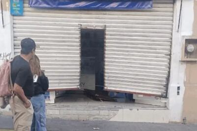 Roban tienda de telefonía celular en pleno centro de Pachuca