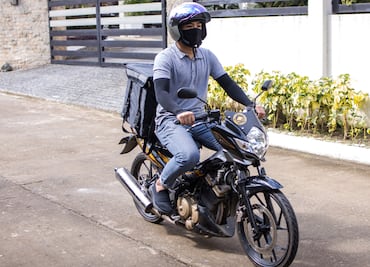 Congreso de Hidalgo pide garantizar derechos laborales a repartidores de plataformas digitales