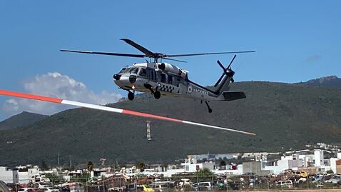 Puente aéreo; helicópteros llevan esperanza a población afectada por lluvias