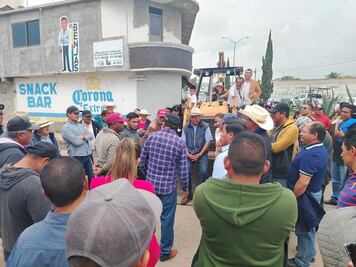 Acuerdan bacheo en calle de El Huixmi, tras bloqueo