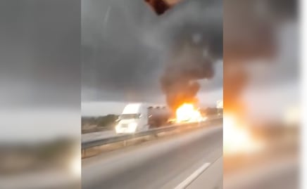 Autobús se incendia en el Arco Norte; más de 40 pasajeros logran escapar a tiempo