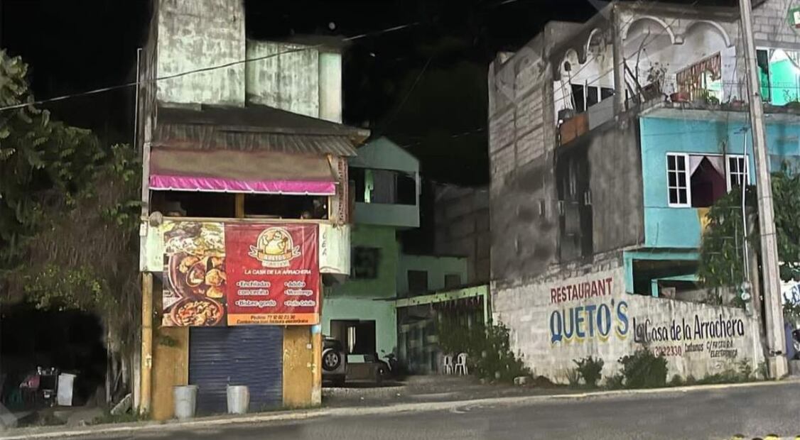 Alcalde de Xochiatipan rindió cuarto informe en restaurante | Foto: Especial