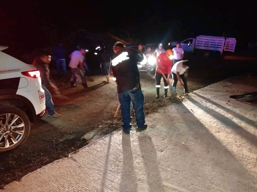 Derrumbe por lluvias afecta carretera en Nicolás Flores; habilitan paso provisional | Foto: especial
