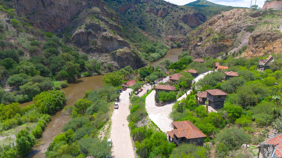 Parque Ecoalberto, oasis termal y de aventura en el corazón del Valle del Mezquital | Foto: ecoalberto.info