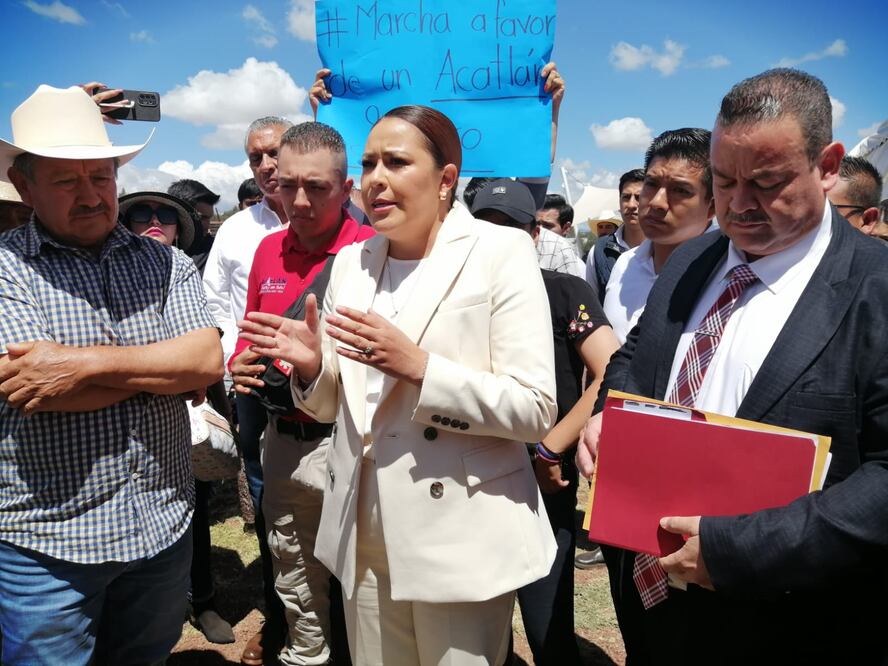 Elizabeth Vargas, presidenta de Acatlán busca dialogar con los manifestantes Foto: Grisel Lira