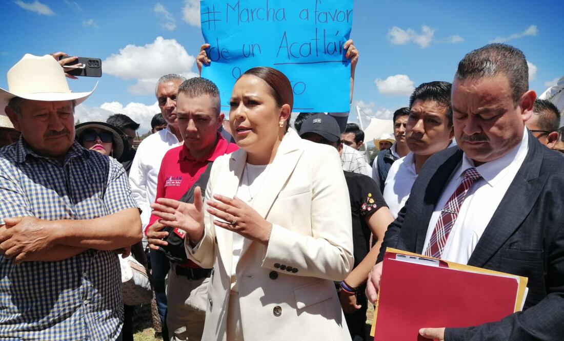 Elizabeth Vargas, presidenta de Acatlán busca dialogar con los manifestantes Foto: Grisel Lira