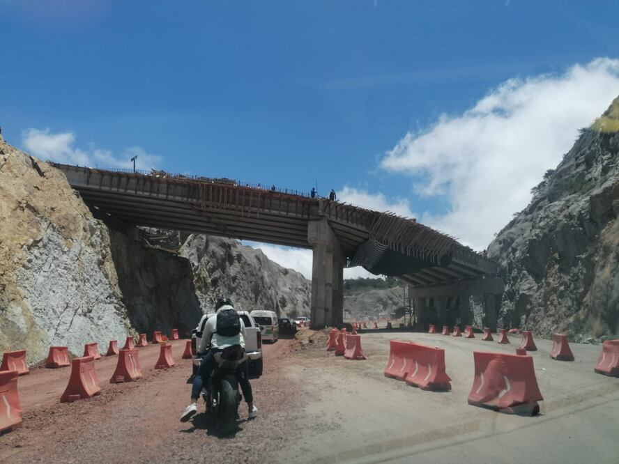 Continúan las obras de la modernización de la carrretera Pachuca- Huejutla I Foto: Josué Ortiz