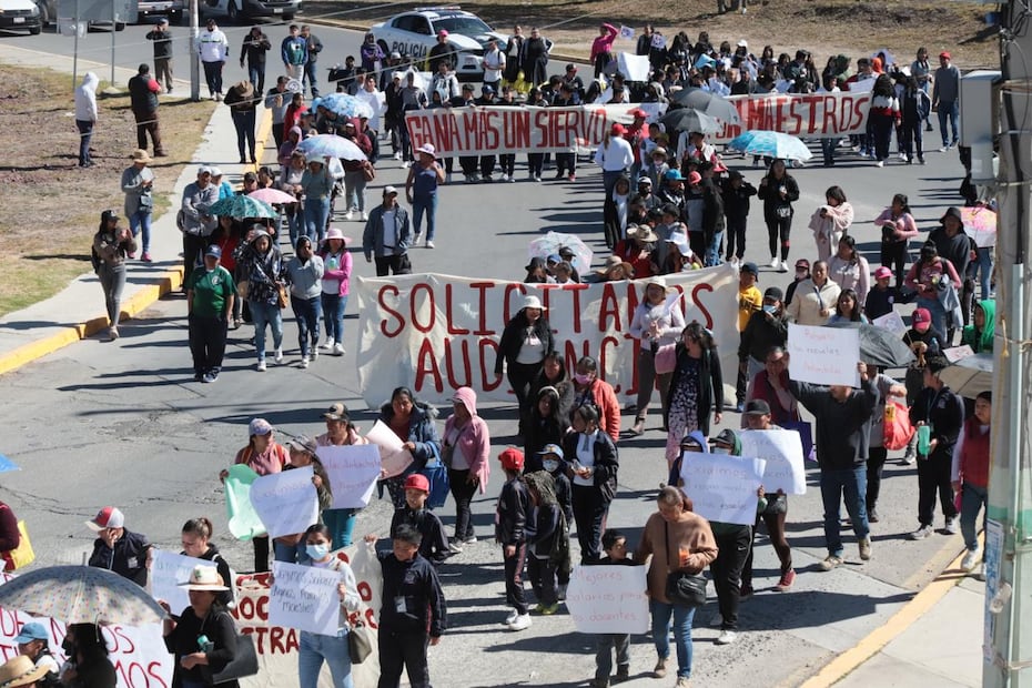 Maestros antorchistas sin perfil para ser regularizados por la SEPH | Foto: Luis Soriano