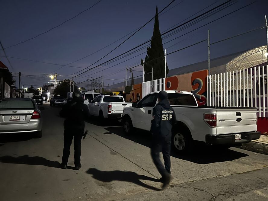 Elementos de la subprocuraduría de Delitos de Género en Hidalgo, realizaron un operativo sorpresa en el jardín de niños Luis González Cosío, donde se han denunciado ante la las autoridades 15 casos de abusos sexual Foto: Especial