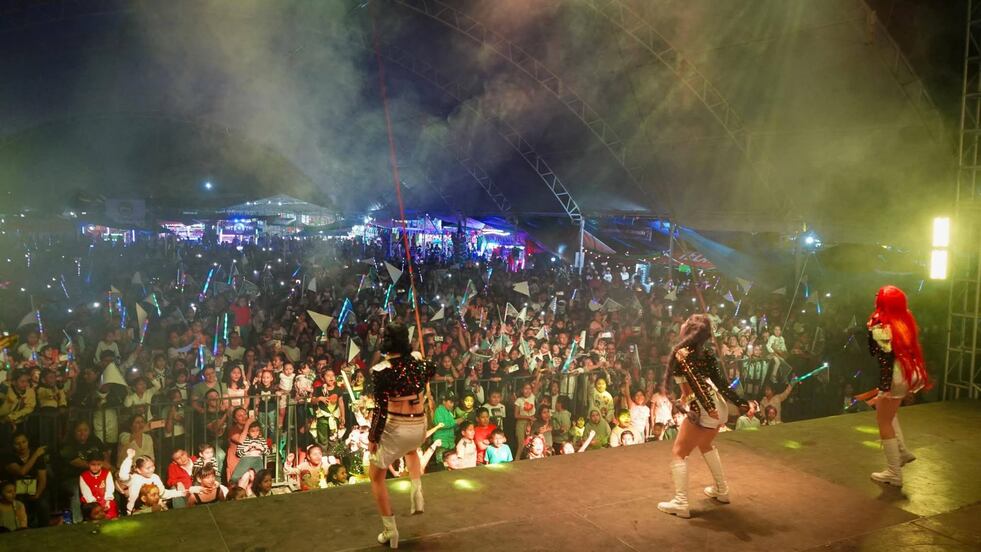 Mal clima propicia imprevistos en feria de la Nochebuena