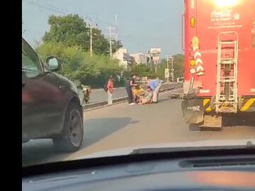 Motociclista se lesiona al caer de su unidad en el bulevar Adolfo López Mateos