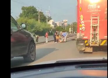 Motociclista se lesiona al caer de su unidad en el bulevar Adolfo López Mateos