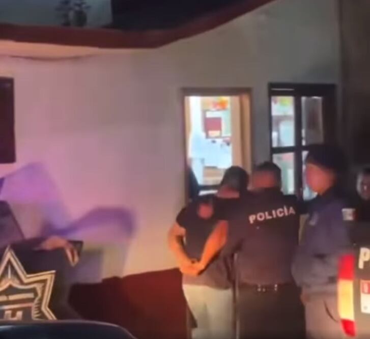 El gobierno municipal de Huasca de Ocampo anunció la separación de su cargo de dos elementos de Protección Civil que se vieron involucrados en una pelea frente a la presidencia municipal. I Foto: Especial