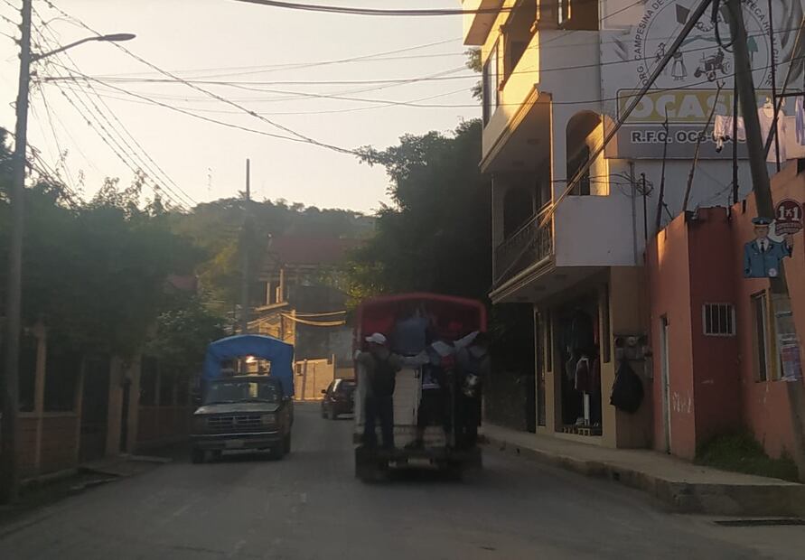 El transporte público pirata en la región de la huasteca es una constante Foto: Francisco Bautista