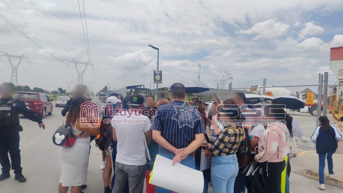Padres de familia bloquean avenida en Tizayuca por falta de espacios escolares | Foto: especial