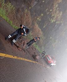 Retiran derrumbe en la México–Tampico tras lluvias en la sierra de Tlanchinol