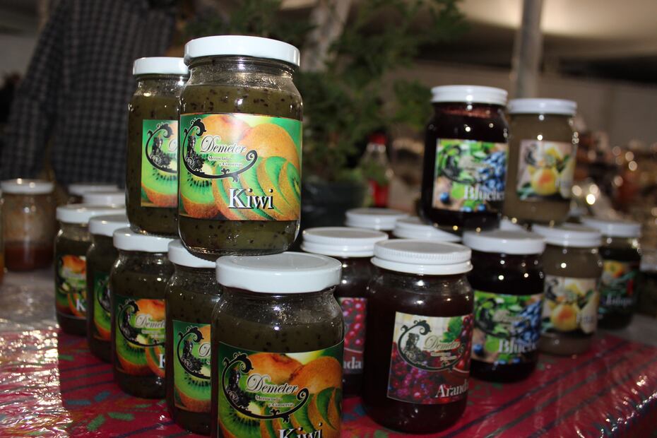 Karim y su madre ofrecen mermeladas únicas en la Feria de Pachuca | Foto: Cinthya Carbajal