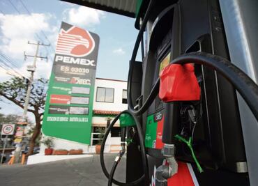 Gobierno federal y empresas gasolineras pactan mantener en 24 pesos el litro de gasolina