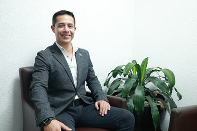 Beca de Citnova impulsa formación internacional de joven hidalguense en comercio y logística