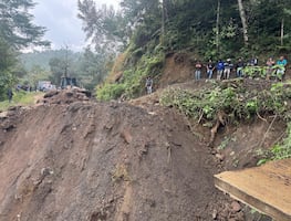 Avanza recuperación en Acaxochitlán: caminos abiertos y 60% de energía restablecida