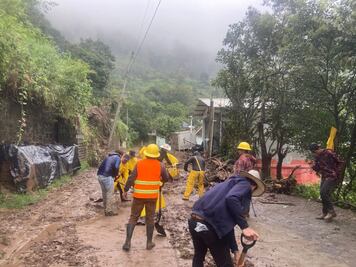 Continúan cerrados el 54 por ciento de los caminos afectados por huracán Priscilla