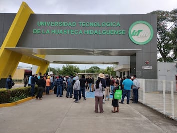 Carpinteros de la Huasteca protestan en la UTHH por presunta denuncia ante Profepa