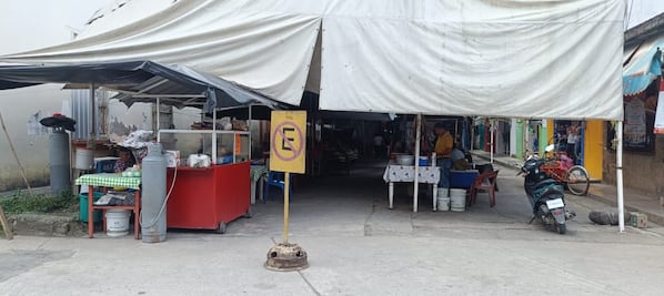 San Felipe Orizatlán inicia reordenamiento comercial con histórica firma de convenio