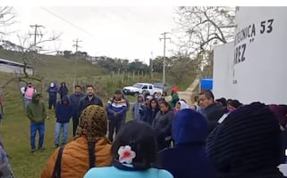 Padres de familia protestan por falta de docentes en secundaria de Huazalingo