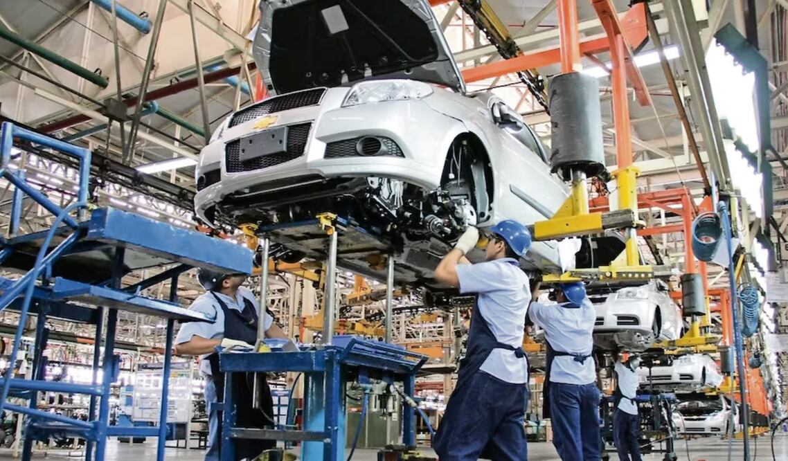 Reparación de autos paso de 2 mil 220 en promedio, por cada concesionario, a mil 877. Foto: Archivo