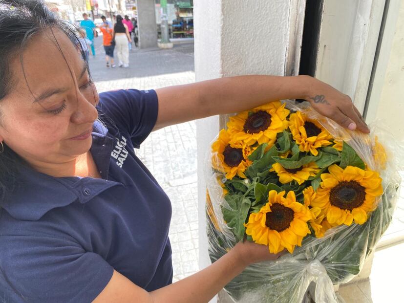 Conoce el significado de regalar flores amarillas el 21 de Marzo | Foto. Luis Soriano
