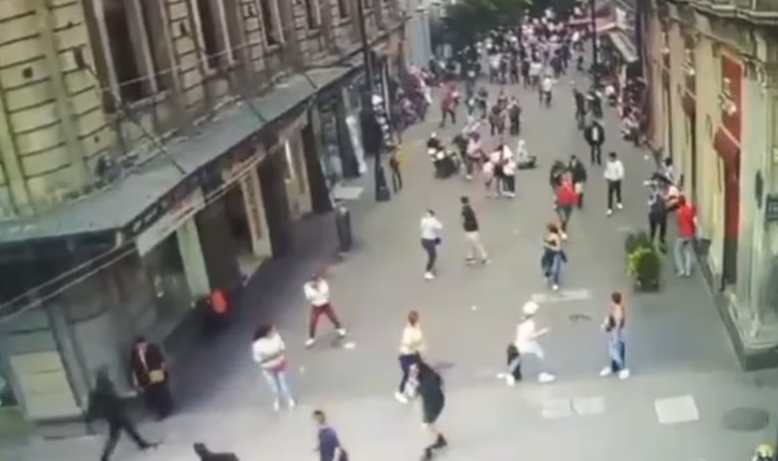 El momento exacto en el que el arma de fuego es detonada contra Diana Sánchez Barrios, fue captado en video. Foto: Especial