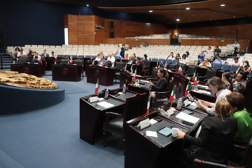 La propuesta es del legislador Julio Manuel Valera Piedras del Grupo Plural Independiente (PRI) y ocurre en el contexto de la falta de integrantes de la 65 Legislatura que solicitaron permiso desde marzo para contender por otro cargo y cuyos sustitutos no asumieron el encargo, dejando los escaños sin representación. I Foto: Luis Soriano